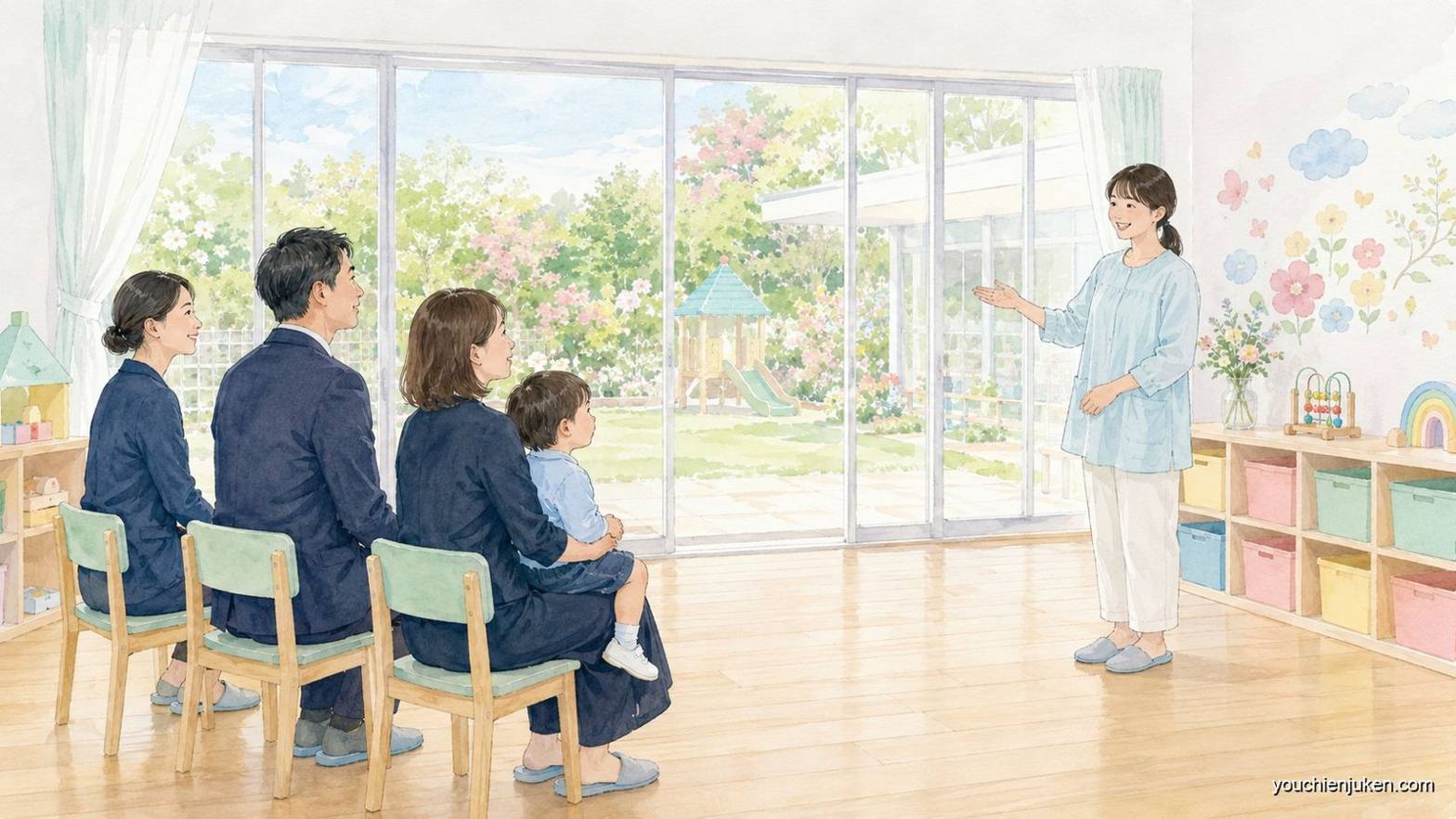 園庭や保育室を見学する保護者と、案内する神戸大学附属幼稚園の様子