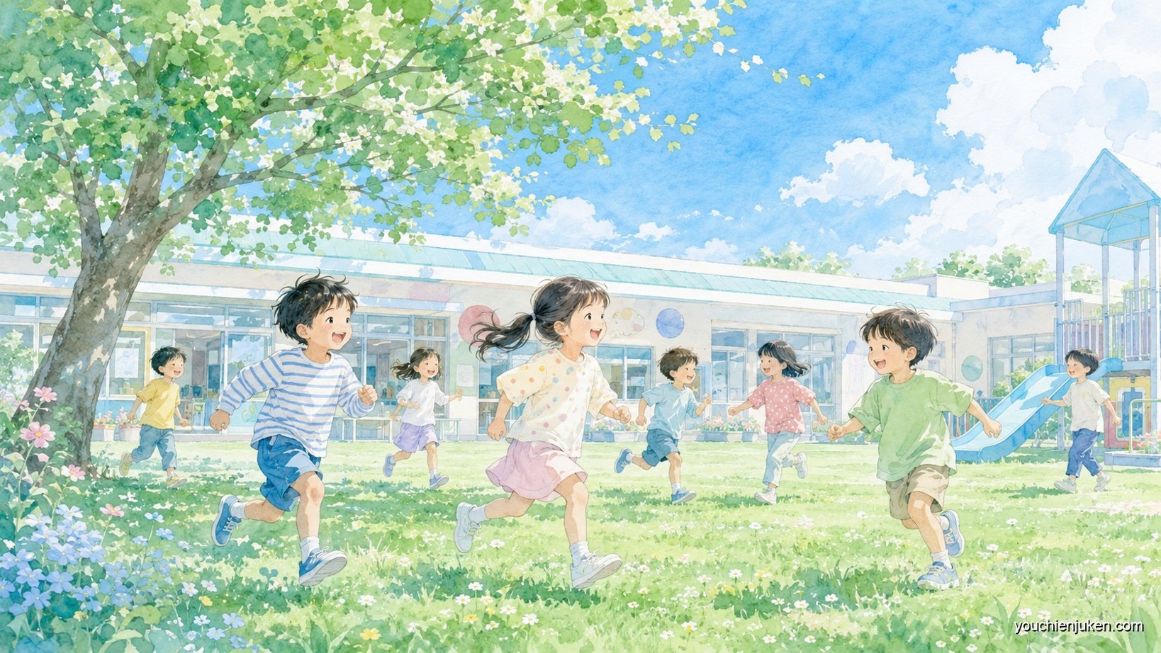埼玉大学教育学部附属幼稚園の芝生の園庭でのびのび過ごす子どもたち