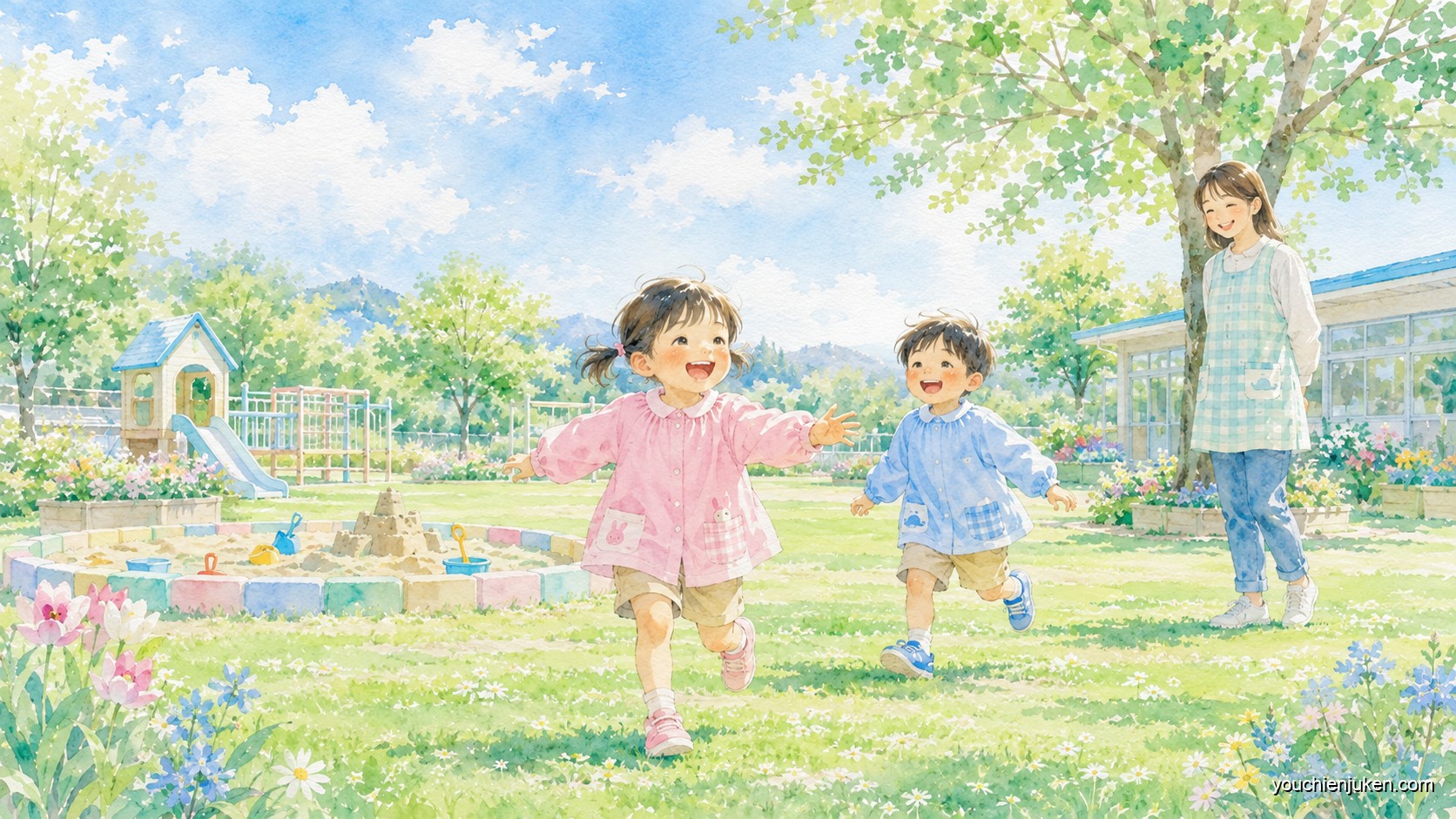 富山大学教育学部附属幼稚園の広い園庭でのびのび遊ぶ子ども