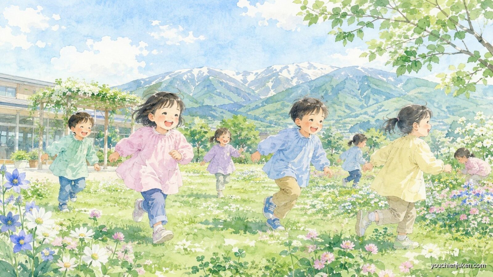 山形大学附属幼稚園の園庭でのびのび遊ぶ子どもたち
